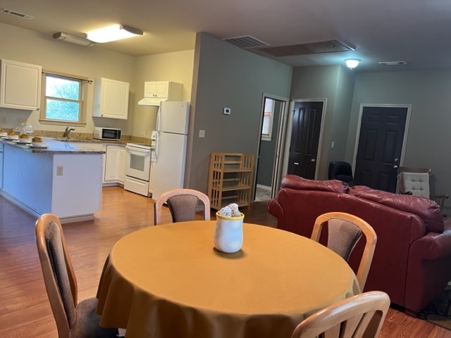 Building Photo - 504 W Moore St