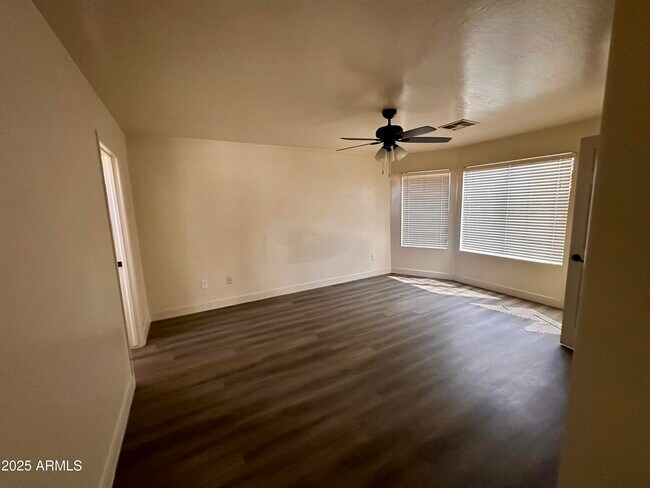 Building Photo - 866 E Morelos St