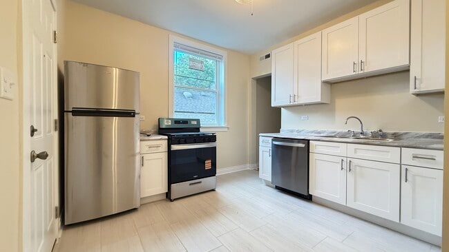 Building Photo - 4608 N Seeley Ave