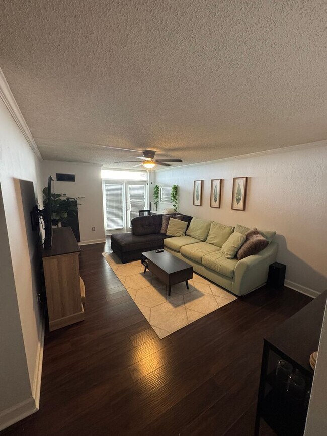Building Photo - 2 Bed/1 Bath FULLY Furnished Condo at City Heights!