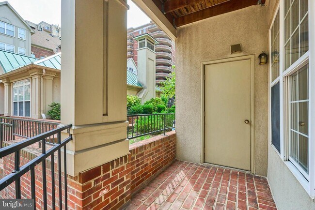Building Photo - 1321 N Adams Ct