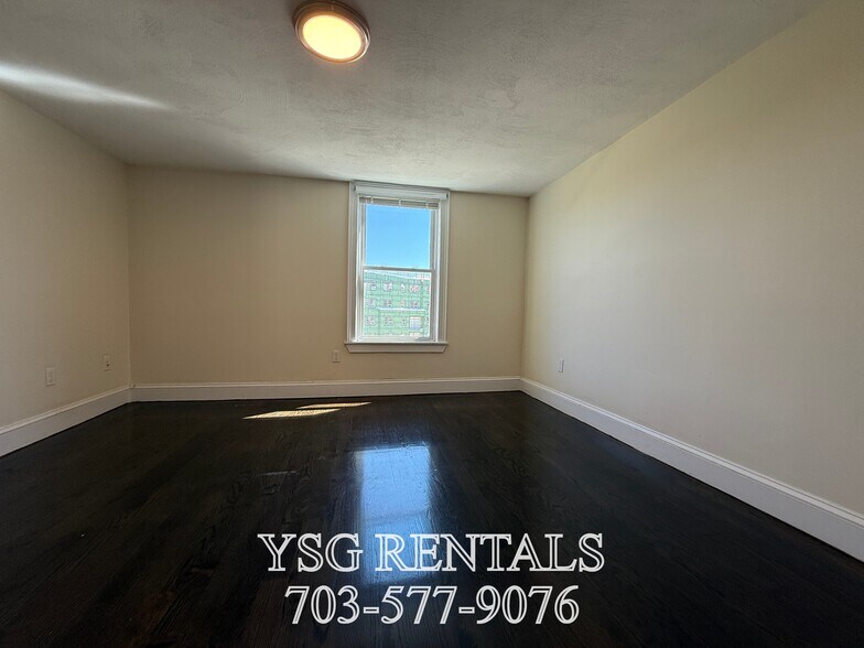 Building Photo - 17 Lambert Ave