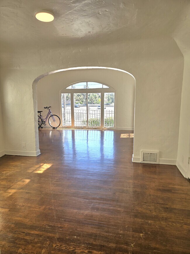 Living/dining - not staged - 2338 N Cahuenga Blvd