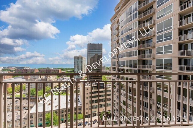 Building Photo - 807 Davis St