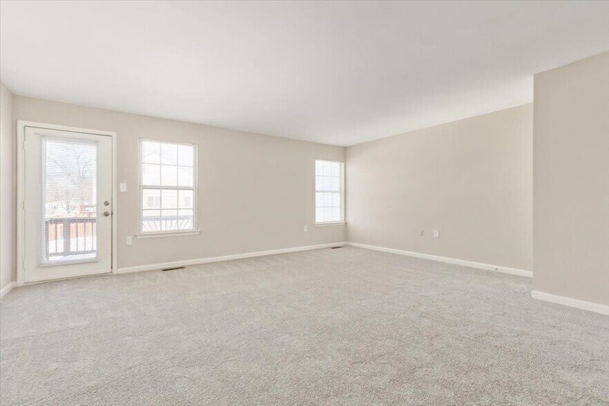 Building Photo - 113 Frazer Dr