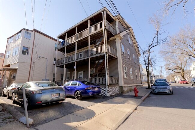 Building Photo - 157 Perkins St