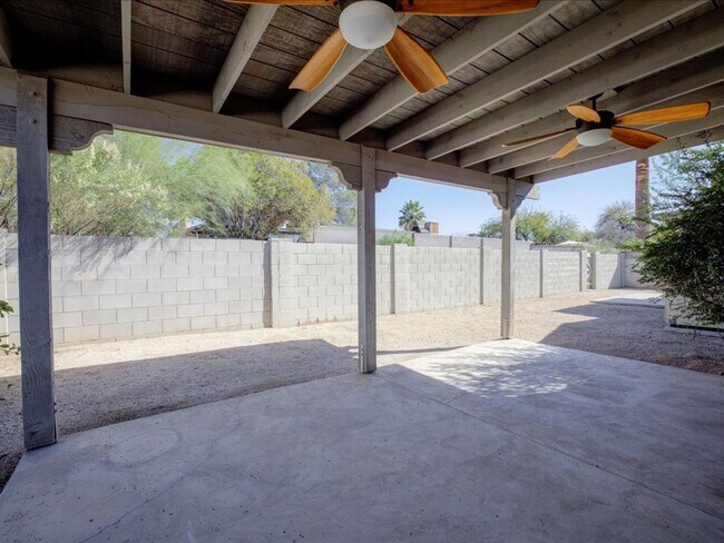 Building Photo - Stunning 4-Bedroom Home with Open Layout & Large Backyard!