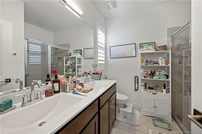 Building Photo - 1550 NE Skyhigh Ter