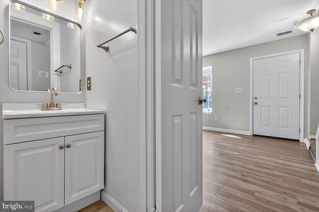 Building Photo - 8 Suncroft Ct