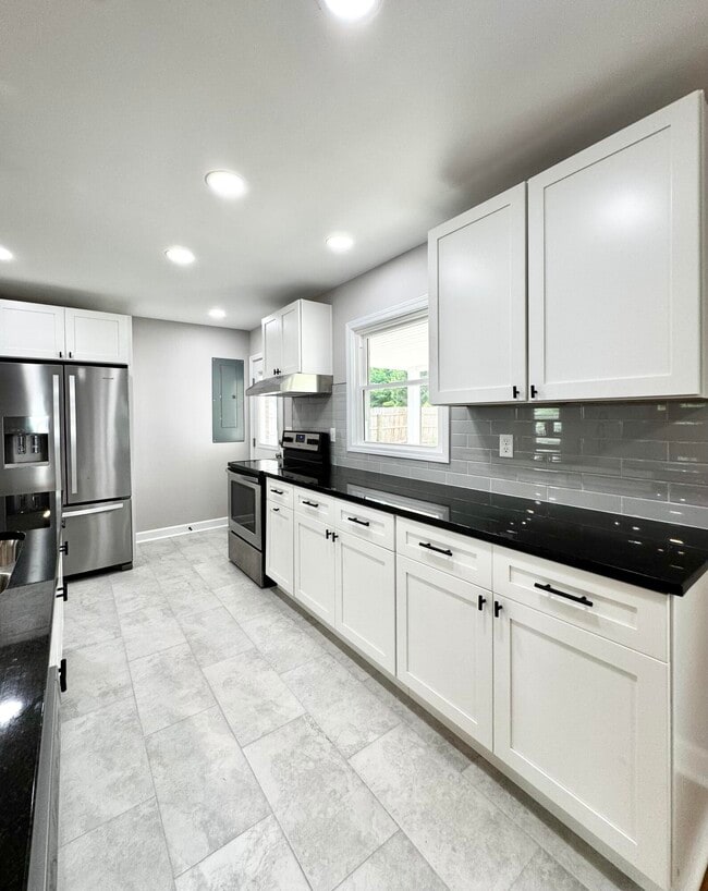 Building Photo - 1821 Blue Ridge Dr