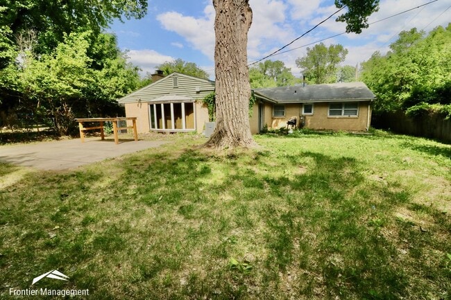 Building Photo - Beautiful 4 Bedroom Home Near Bill Snyder Stadium!