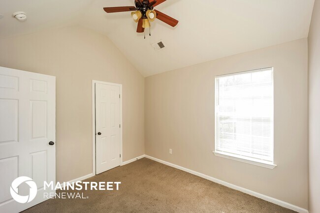 Building Photo - 220 Cinnamon Oak Cir