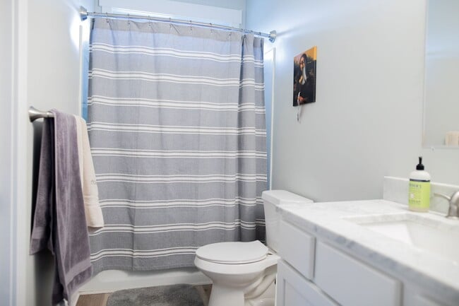 Building Photo - 800 Bridge St NW