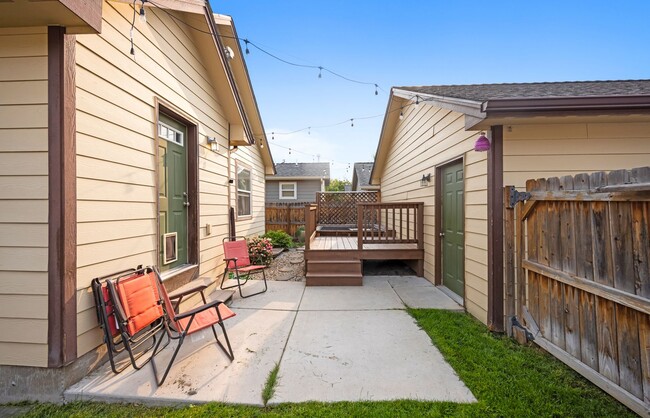 Building Photo - Gorgeous 4 Bed / 3 Bath Home on Hermione Lane!