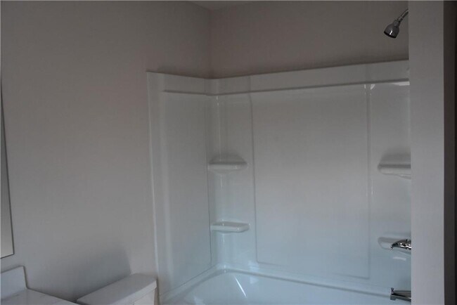 Building Photo - 549 Ruths Dr