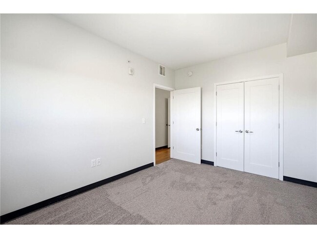 Building Photo - 2318 Jefferson St NE