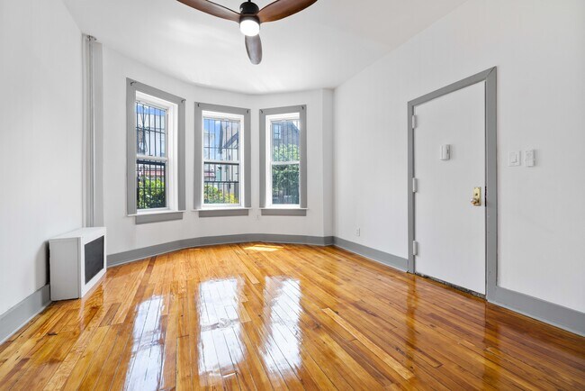 Building Photo - 14 Oakland Pl