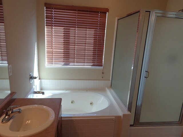 Building Photo - 1127 Kensington Dr