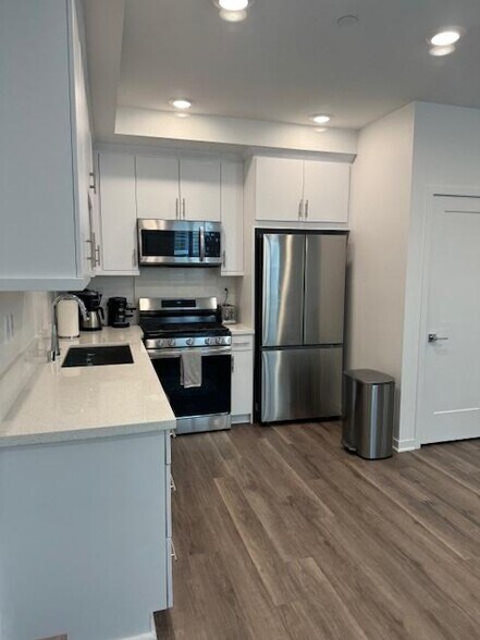 Kitchen area - 654 Lemon Ln