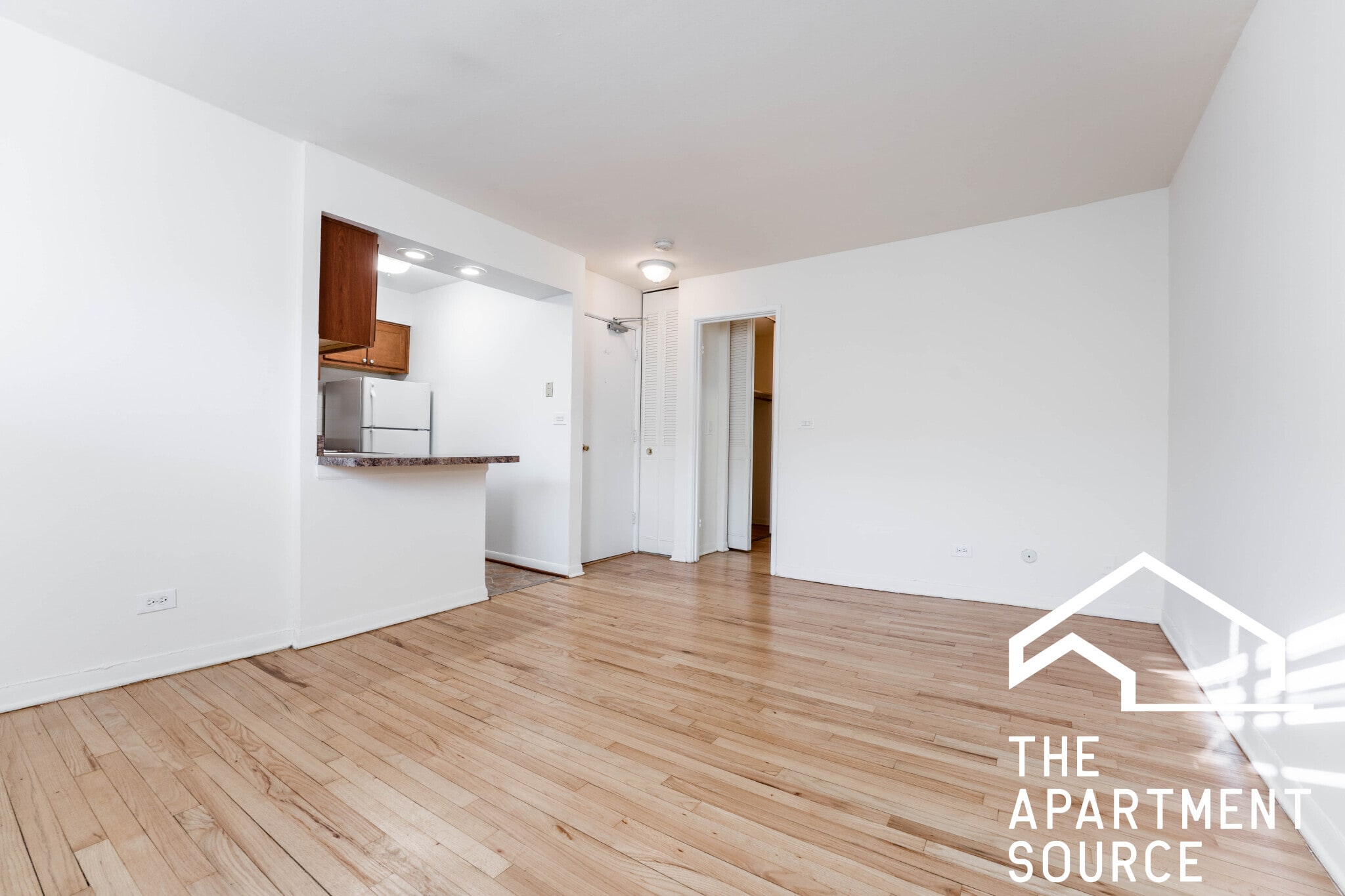 Building Photo - 540 W Roscoe St