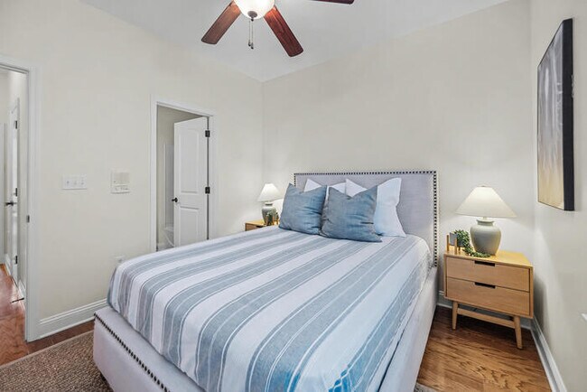 Building Photo - 2 Bed/4 Bath Condo with Detached Garage / Pet-Friendly / Available Now!