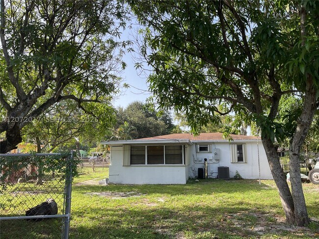 Building Photo - 1620 NW 128th St