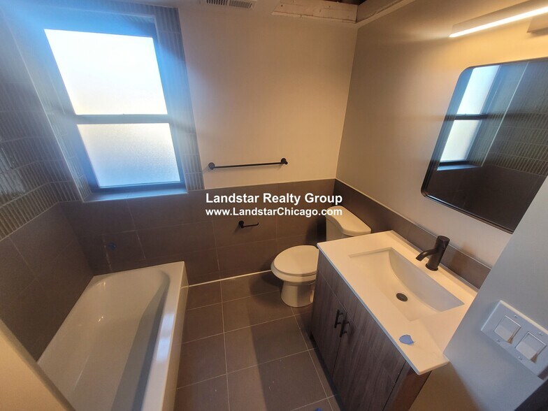 Building Photo - 1241 Chicago Ave