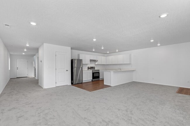 Building Photo - Lease special, save $900.00 if you sign an...