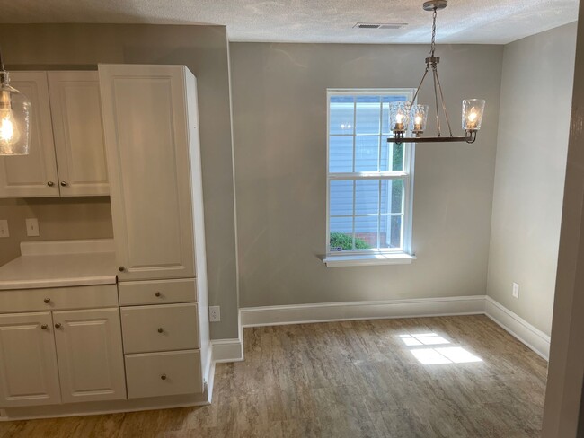 Building Photo - 4 Bed | 3 Bath Home with 1st-Floor Primary...