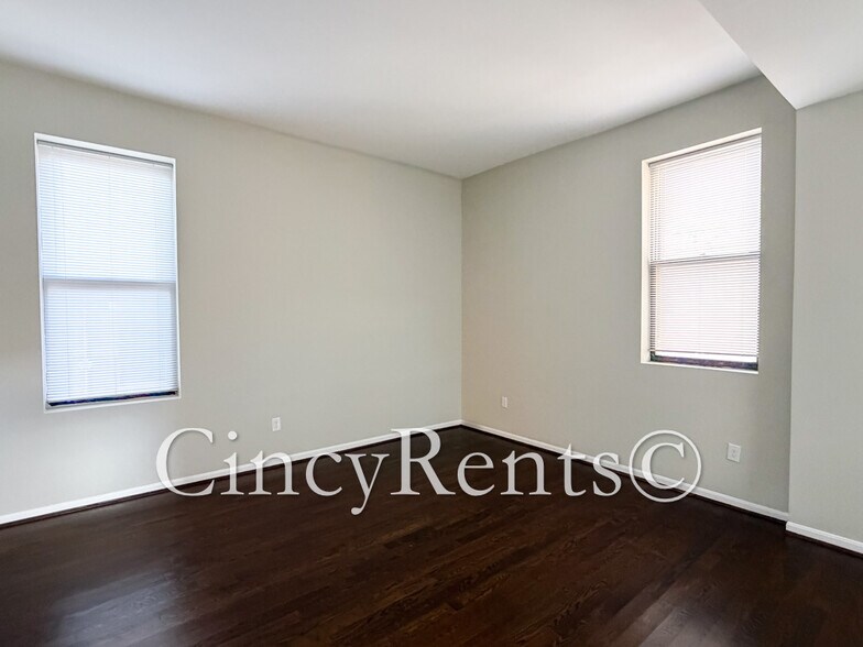 Building Photo - 422 Clark St