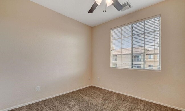 Building Photo - GORGEOUS 3 BEDROOM / 2 FULL BATH CONDO UNI...