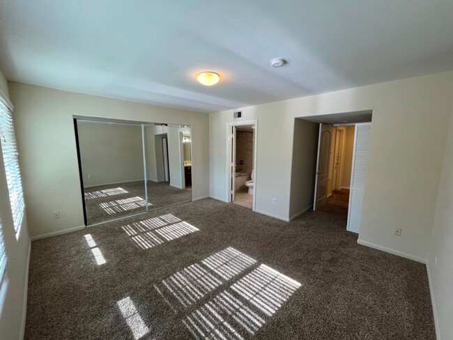 Building Photo - Upgraded 3+2.5 end unit w/attached garage ...