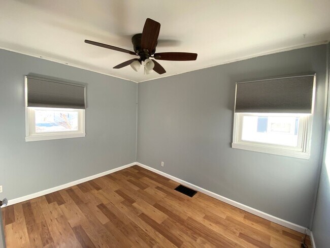 Building Photo - Beautiful 3 Bedroom, 1 Bath Home for Rent in Peoria!