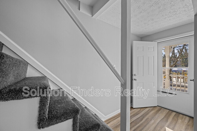 Building Photo - 42 N Main St