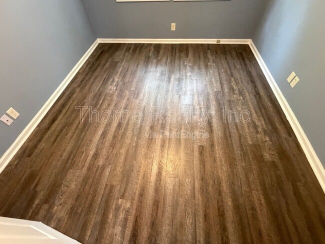 Building Photo - 704 Pinehaven Dr