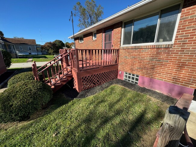 Building Photo - Updated 2 Bedroom Ranch Home in Elizabeth ...