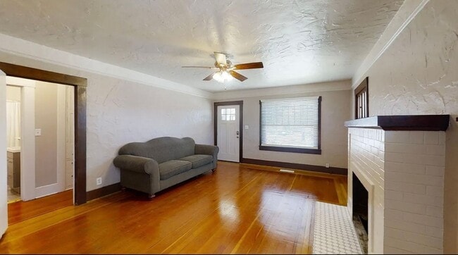 Building Photo - Charming four-bedroom home one block from UNR