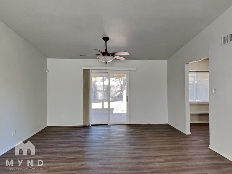 Building Photo - 4559 Sugar Bush Ct