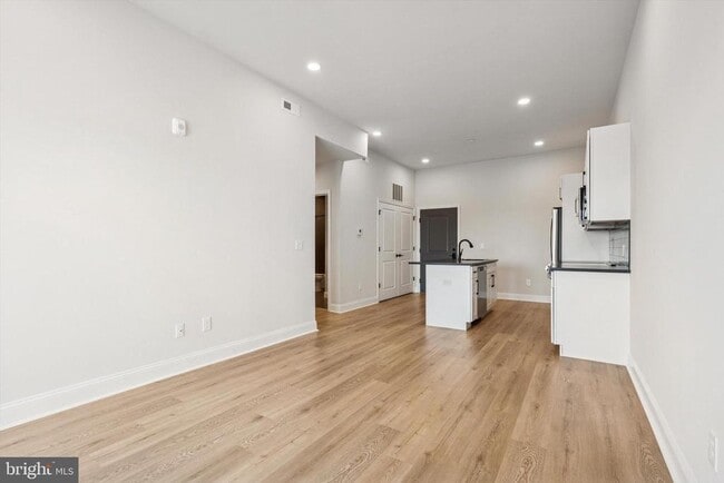 Building Photo - 2153 E Lehigh Ave