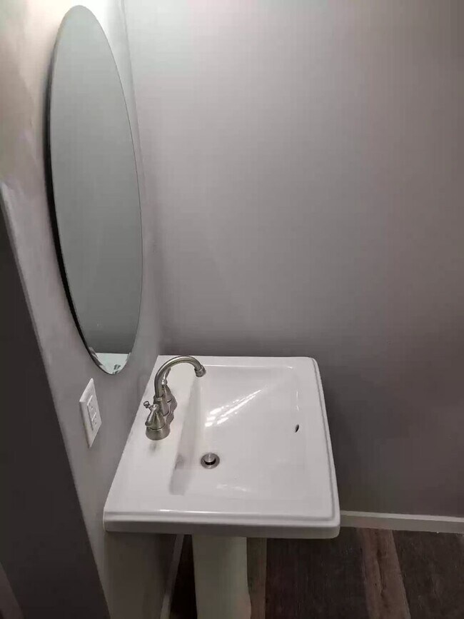 Building Photo - Most utilities INCLUDED!! 3 Bedroom 2 Bath Duplex Richfield Available May 1 2026