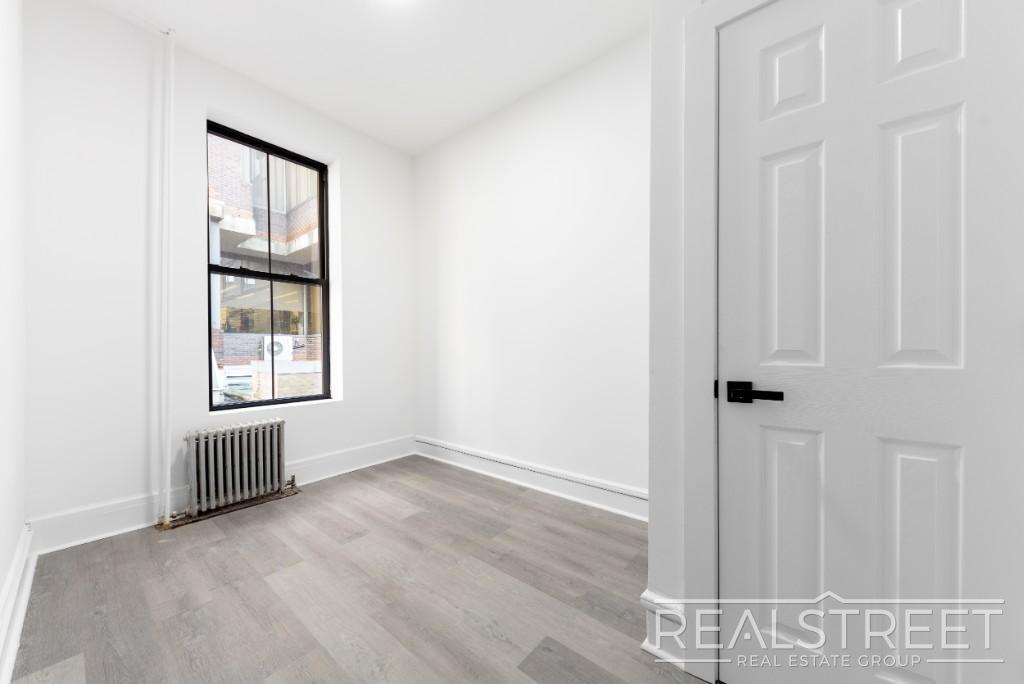 Building Photo - Renoavted 3 bed near YU campus in Washington Heights!