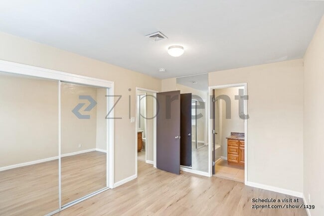 Building Photo - Unit