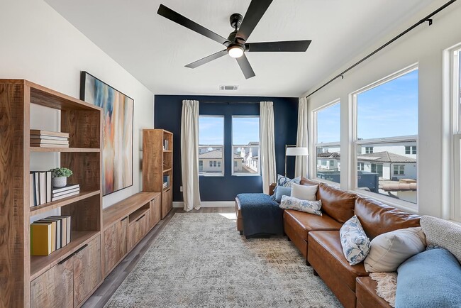 Building Photo - 2133 West Dr