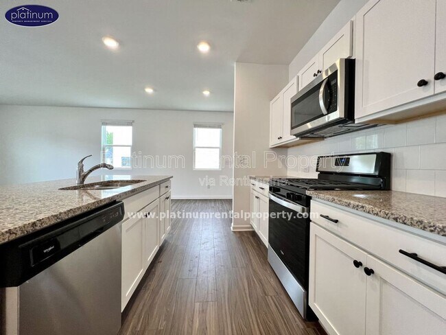 Building Photo - 5770 Thornton Dr
