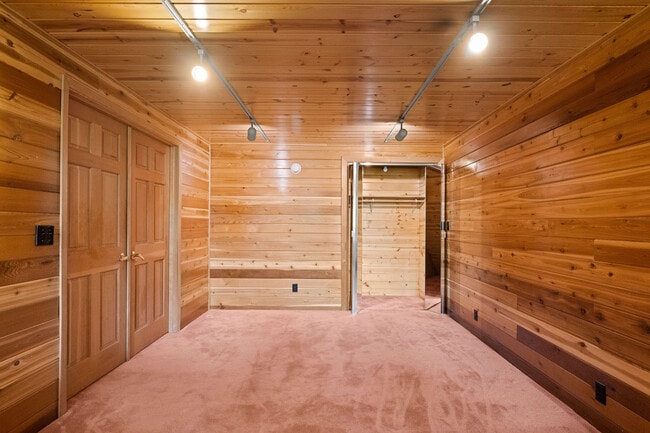 Building Photo - 726 Goldfinch Rd