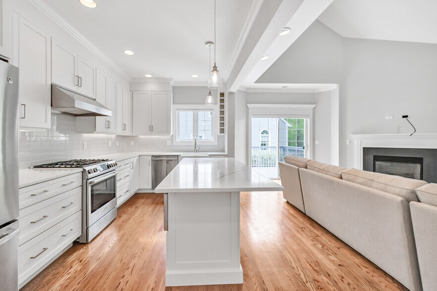 Building Photo - 70 Maple Oak Dr