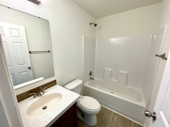 Building Photo - Great 2 Bedroom, 2 Bathroom Home!