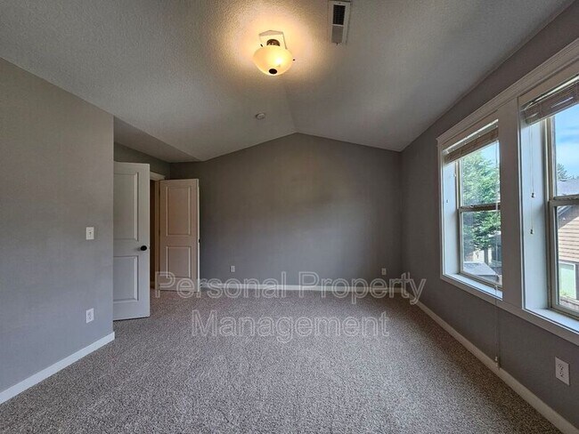 Building Photo - 4522 NE 91st Way