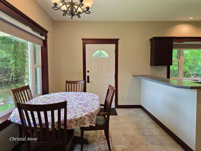 Building Photo - Beautiful Custom built home