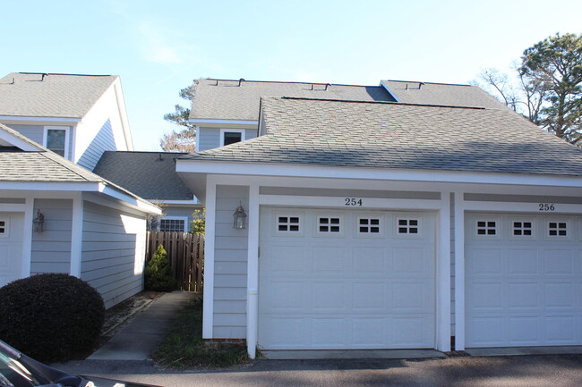 Building Photo - 254 E Delaware Ave